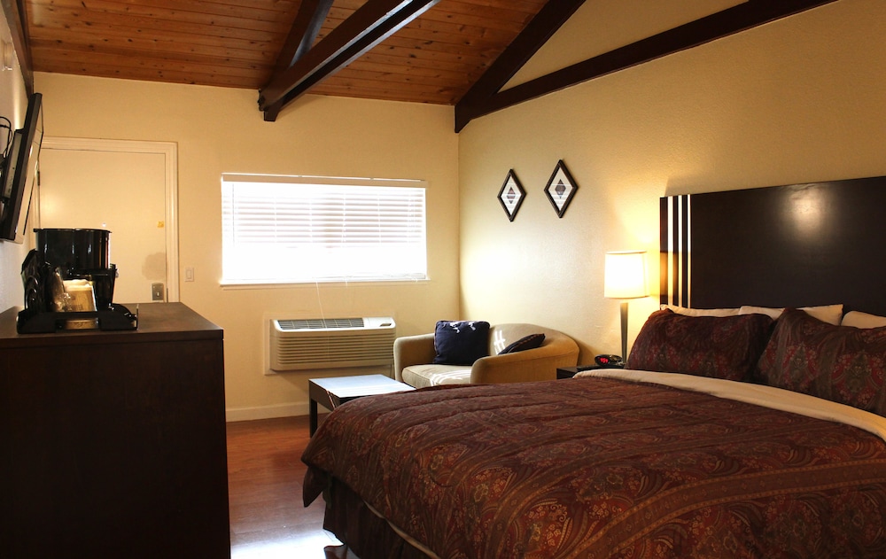 Lombard Plaza Motel 11/64