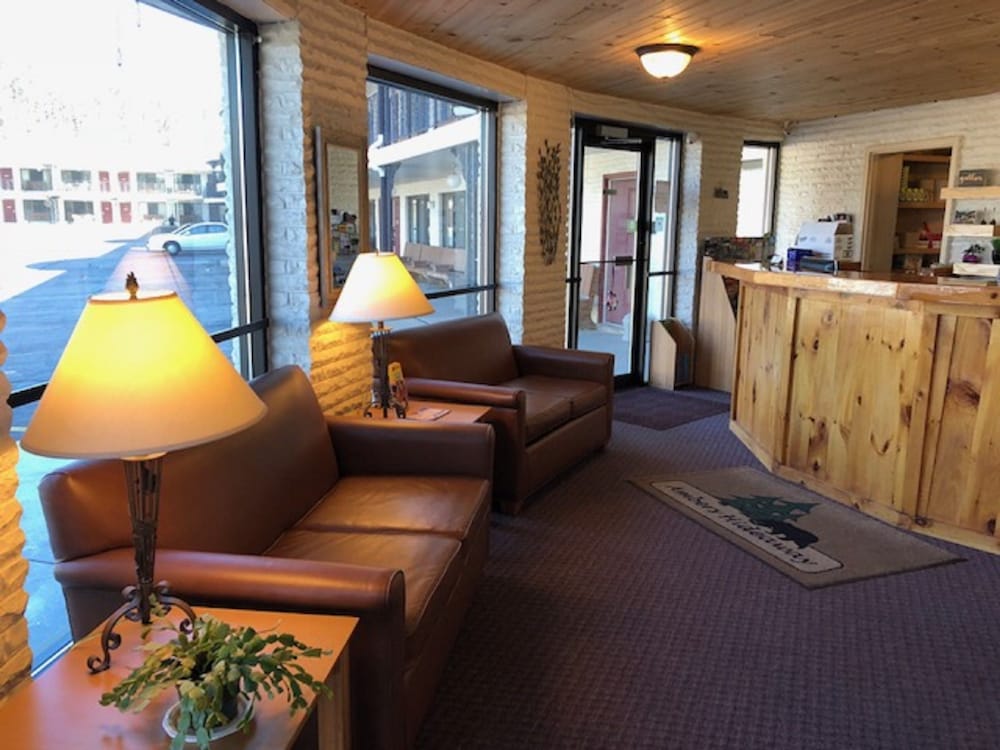 Amber s Inn & Suites 49/71