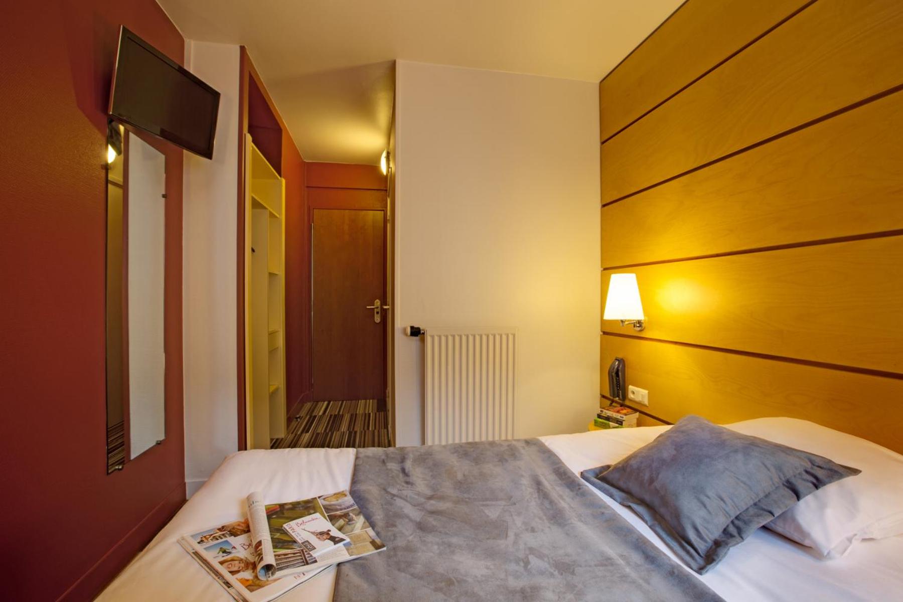 ROOM, SINGLE