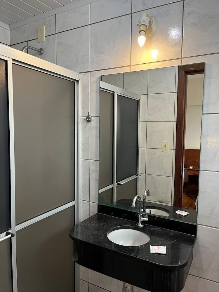 Acomodare Hotel 42/43