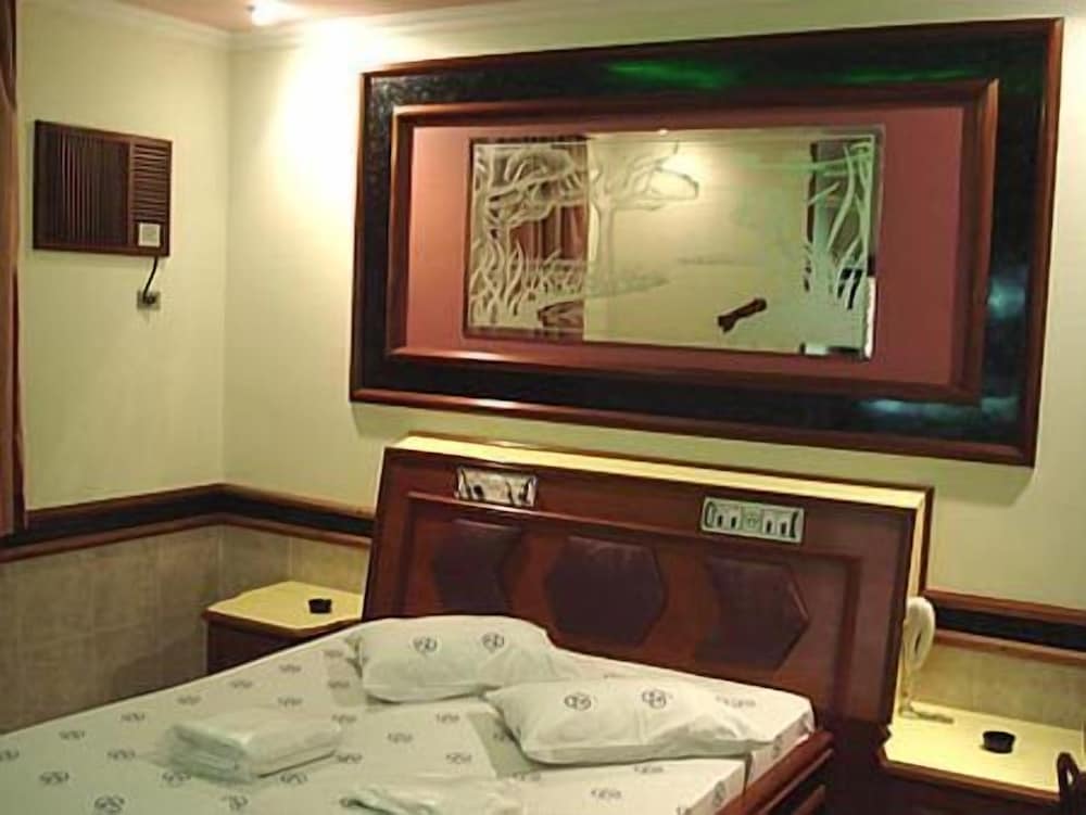 North Palace Hotel 27/37
