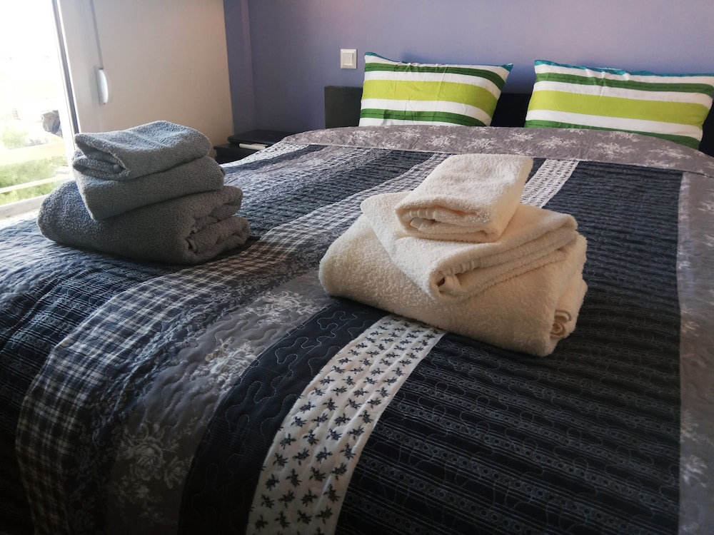 Grandma Vasiliki Rooms To Let 8/55