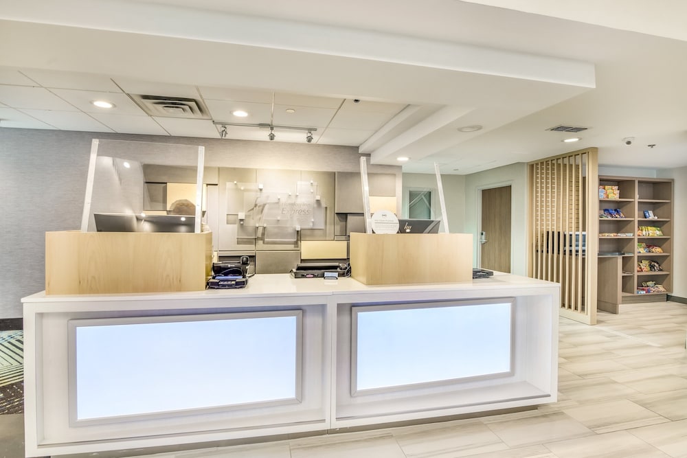Holiday Inn Express and Suites Longview North 10/58