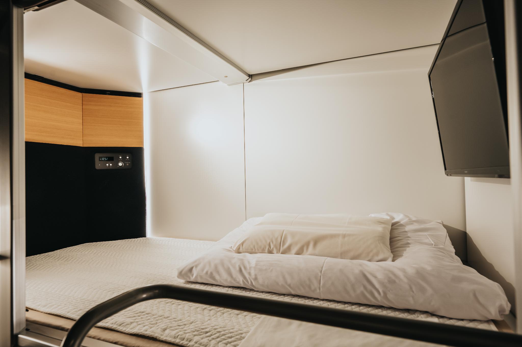 Capsule, Male Dorm, Basement