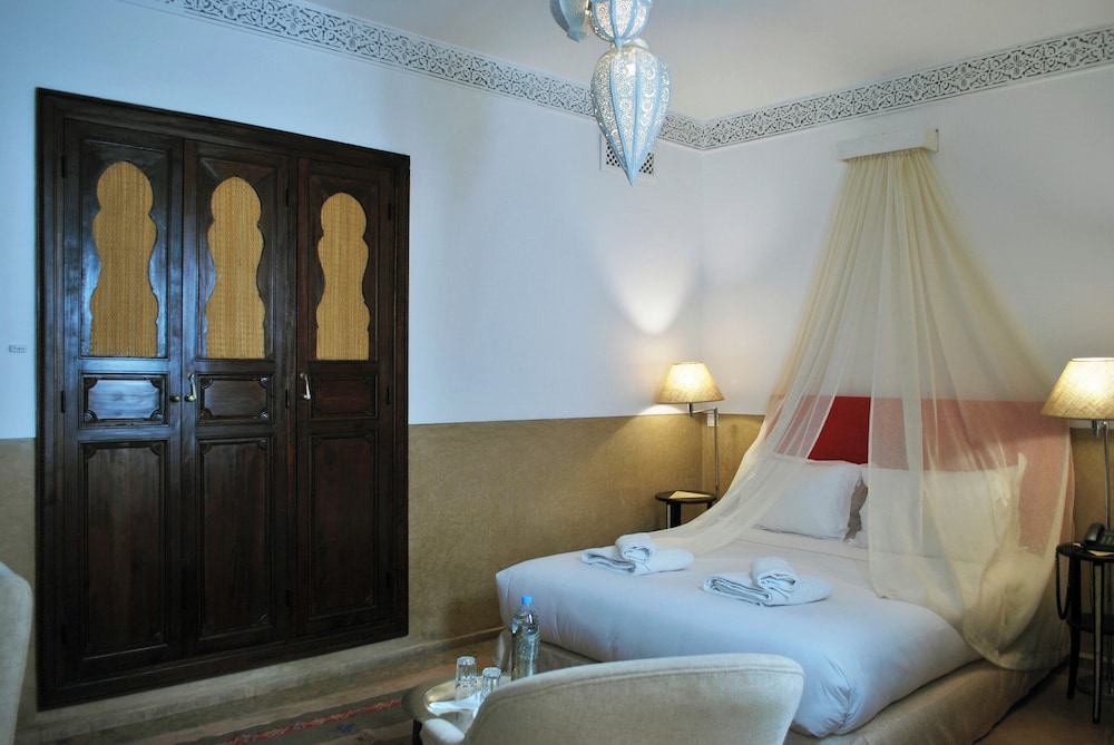 DELUXE, DOUBLE BED