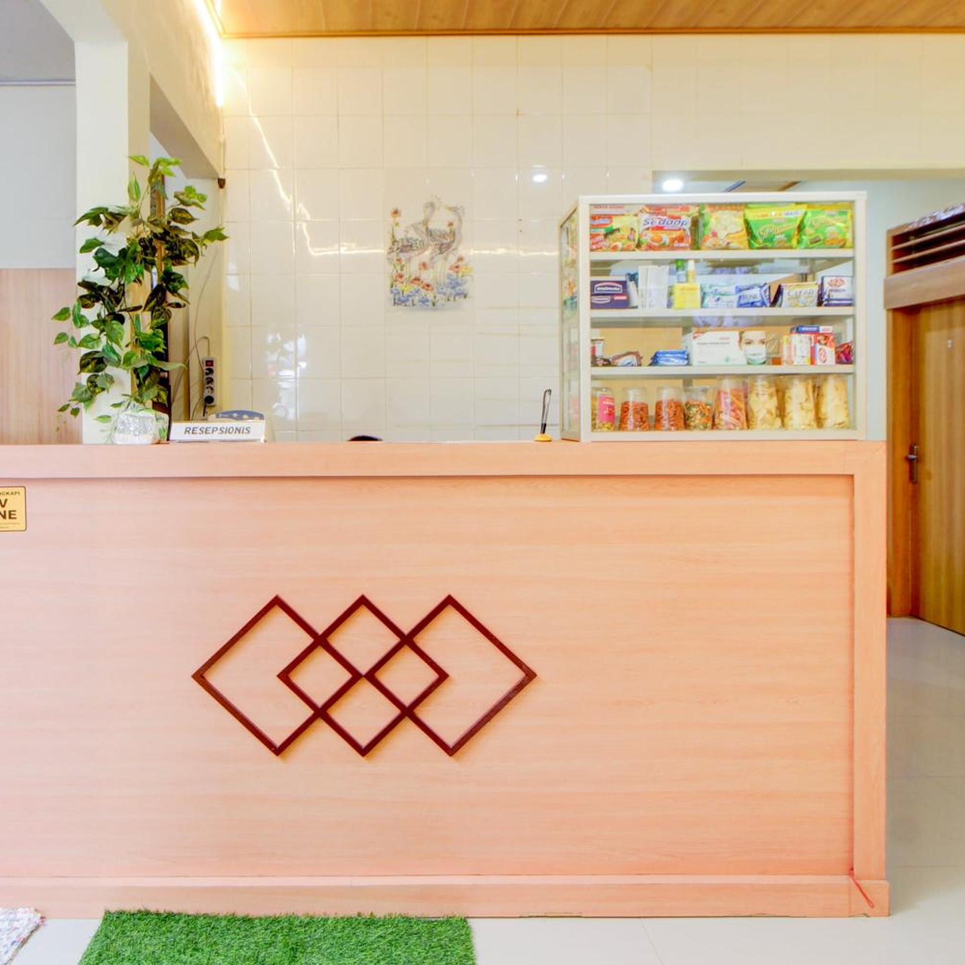 Lobby at Hotel O Alun-Alun Purwokerto Near Gor Satria Purwokerto Formerly Guest House Blessing, PURWOKERTO
