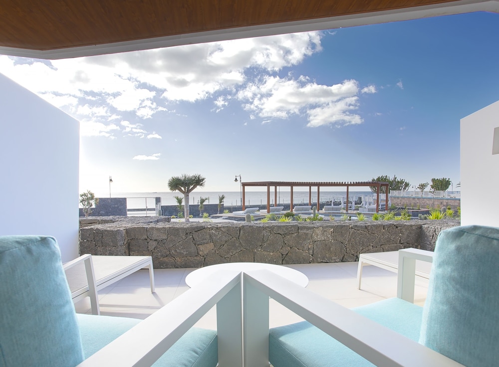 Hotel Lava Beach 54/56