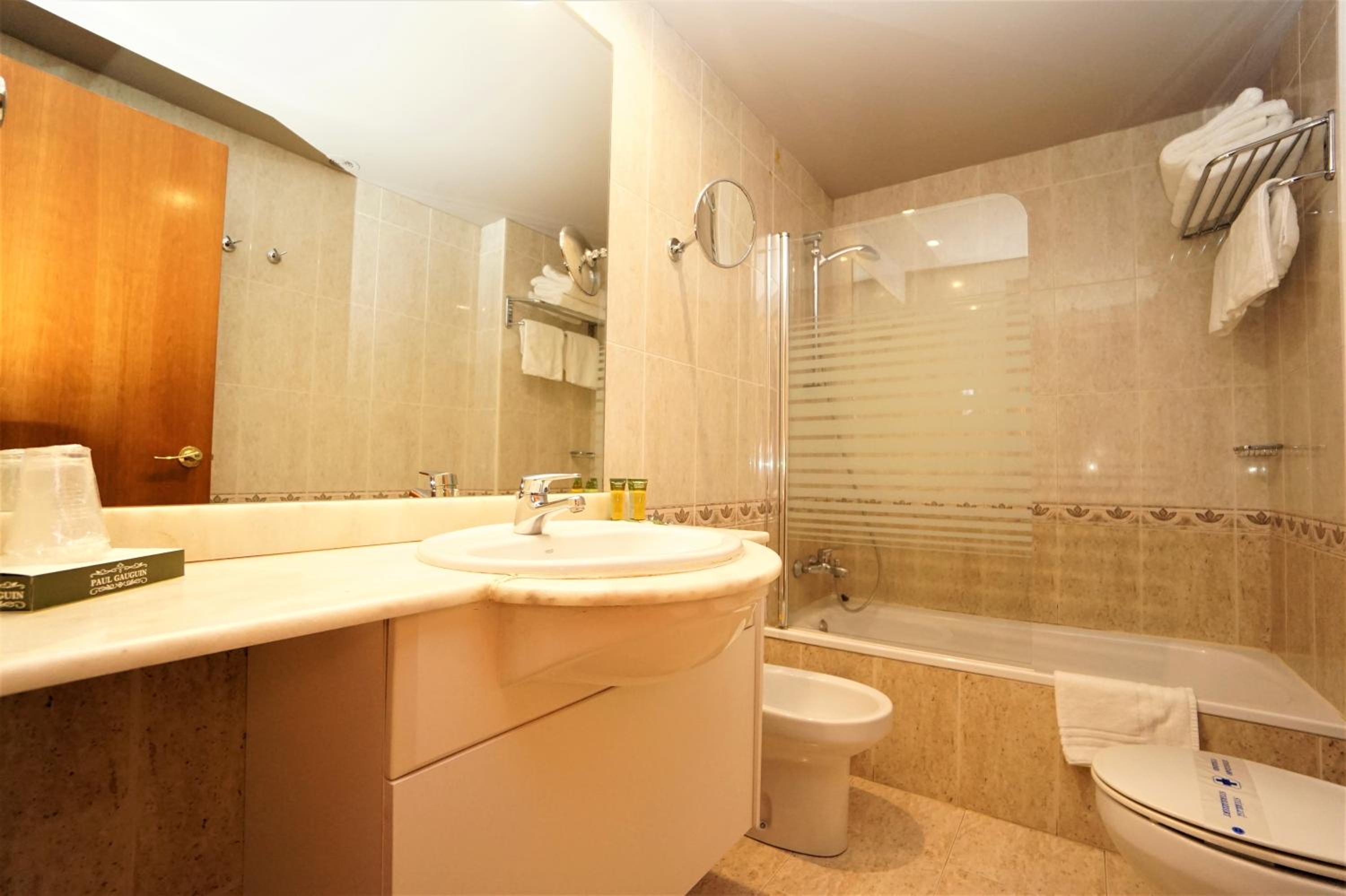غرفة ثلاثية بسرير فردي بشرفة، Hotel & SPA Niunit 6/6