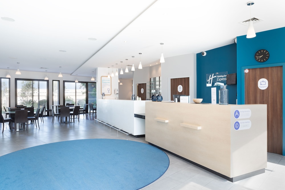 Holiday Inn Express Marseille Airport (ex Kyriad Marseille Provence Airport) 8/35