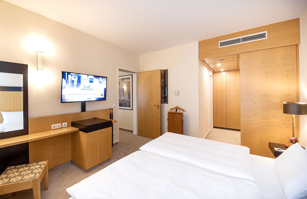 Deluxe, Suite, Double Bed