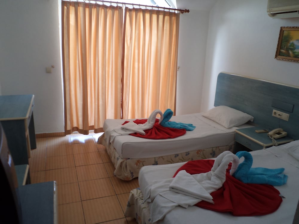Ares Hotels 8/33