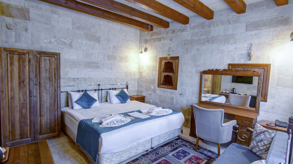 Elegance Cave Suites 19/47