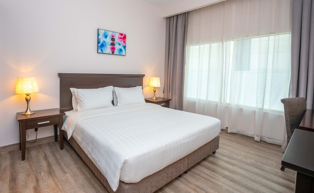3 BEDROOMS, APARTMENT