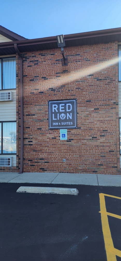 Red Lion Inn & Suites Pontoon Beach 3/55