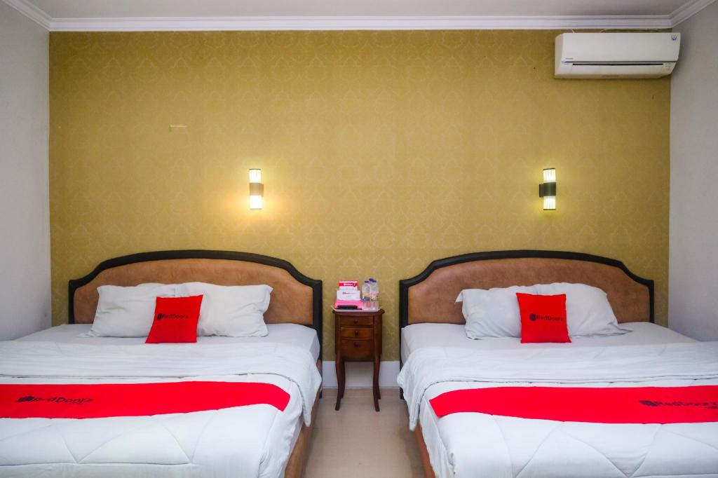 Reddoorz Near Adisucipto Airport 2 15/36