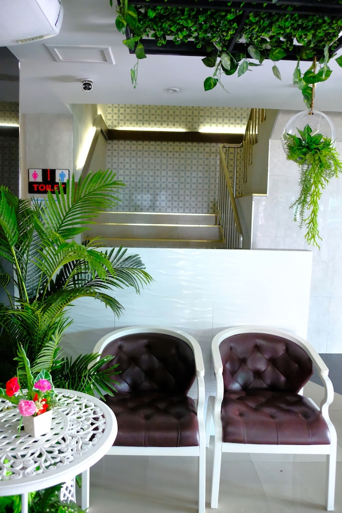 The Beach Front Resort Pattaya 10/87