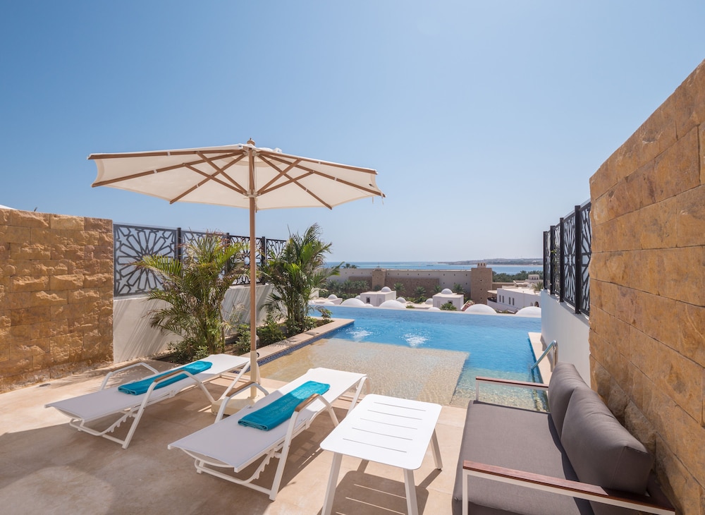 Fort Arabesque Beach Resort 24/50