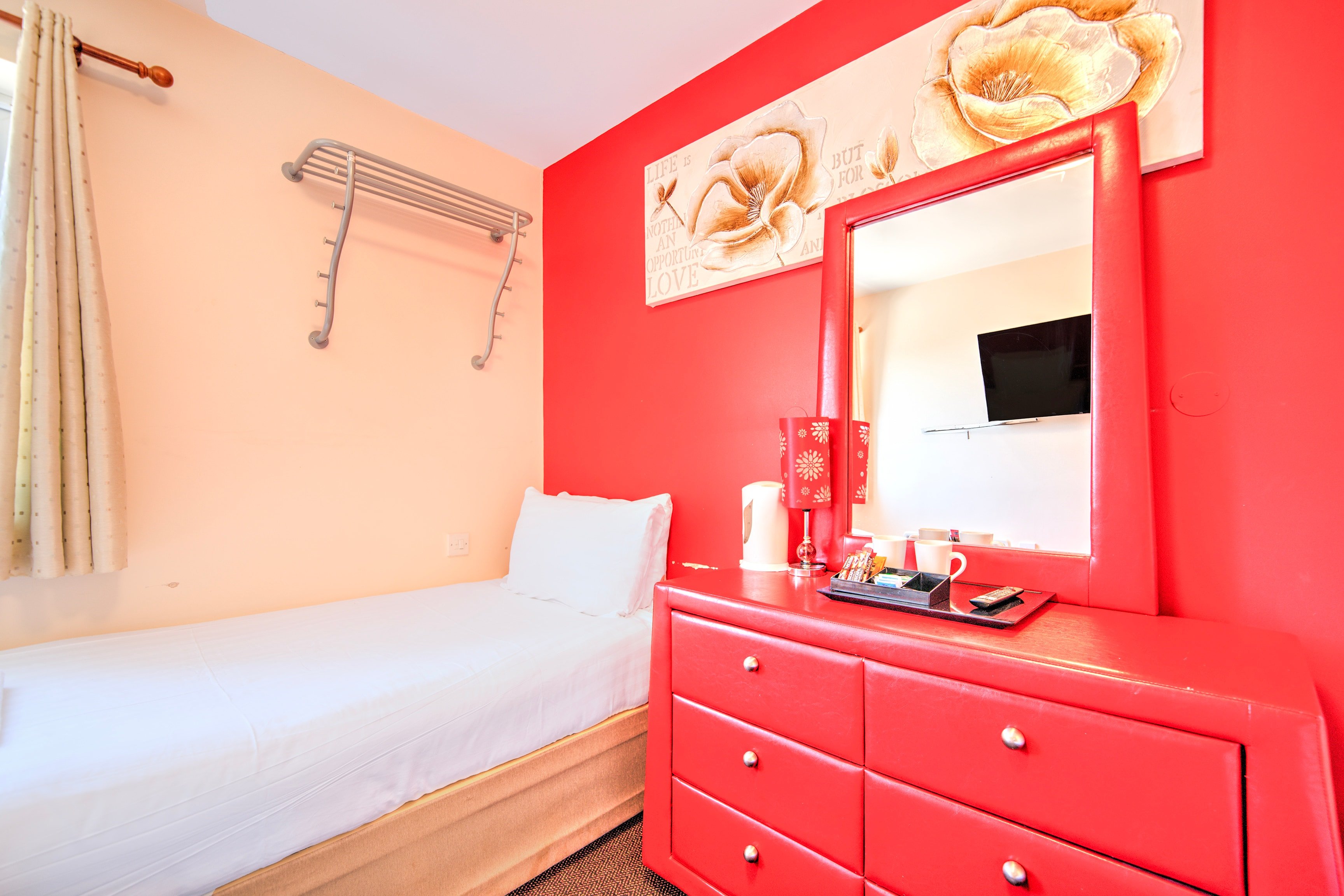 GO2 Gloucester Hotel by OYO 13/40