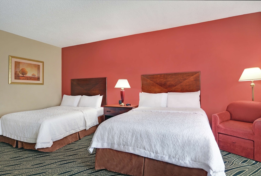 Hampton Inn Fayetteville 32/73