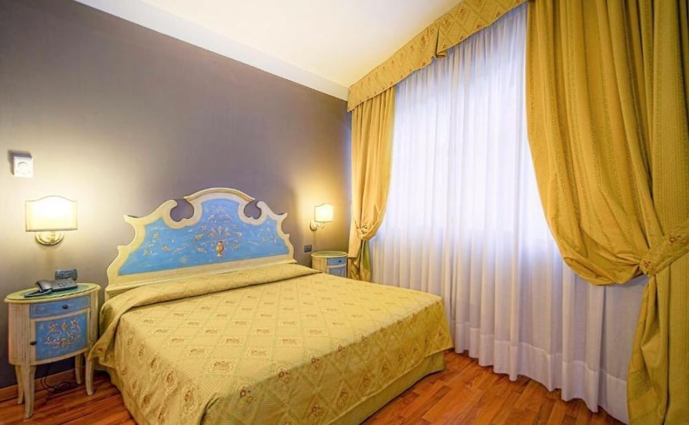 Aaron Hotel 23/54