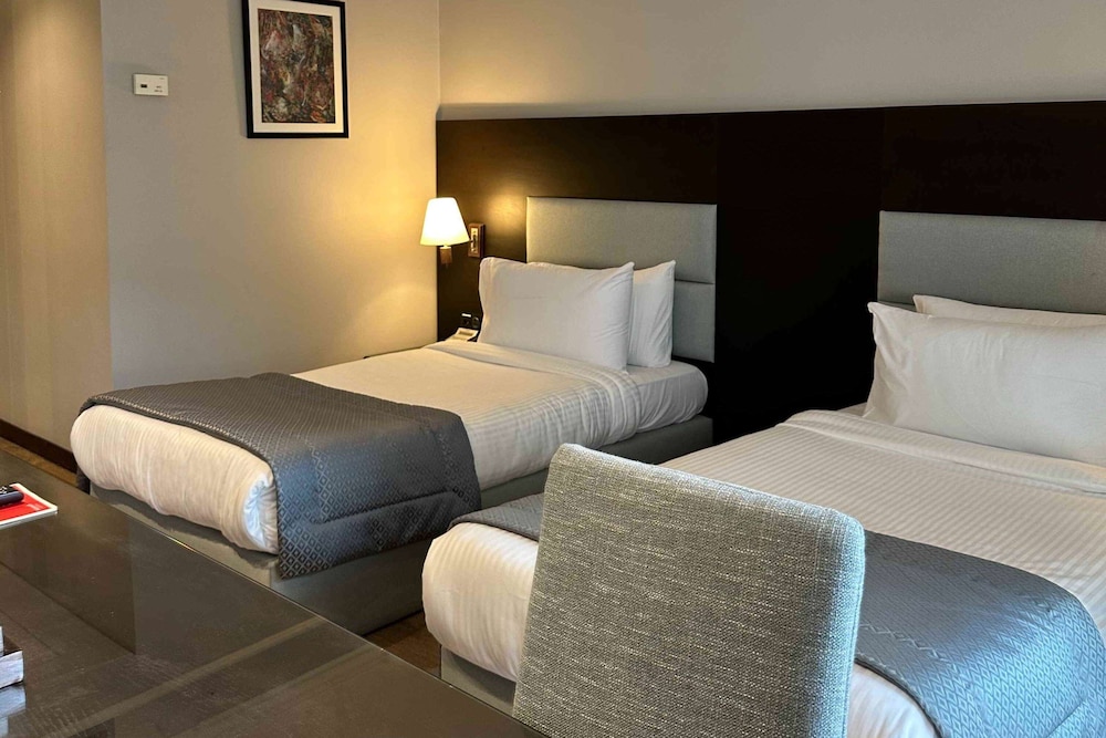 ROOM, TWIN BEDS, SMOKING
