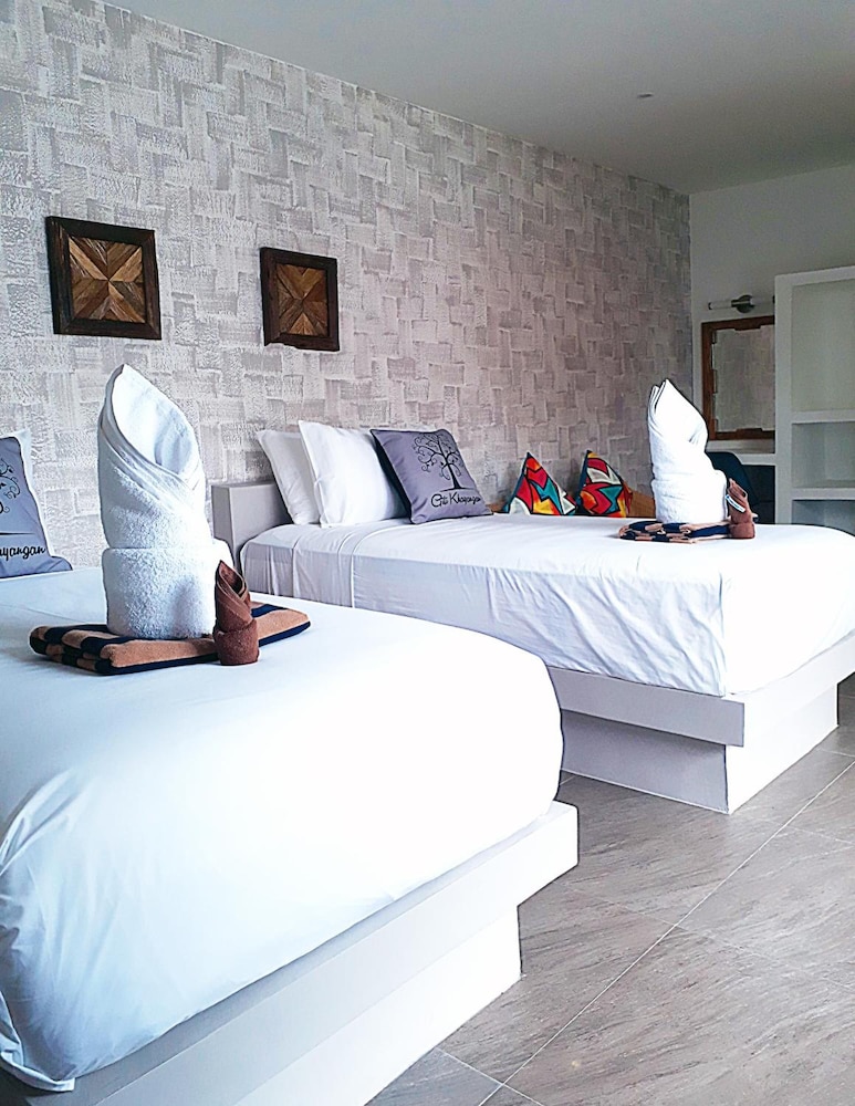 4 BEDROOMS, SUITE, POOL VIEW