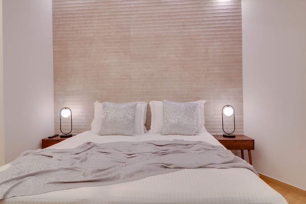 ELITE, KING BED, BALCONY