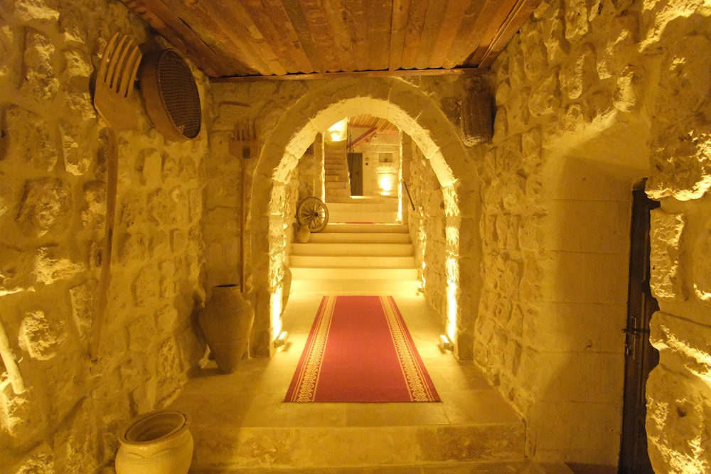 Euphoria Cave House 22/50