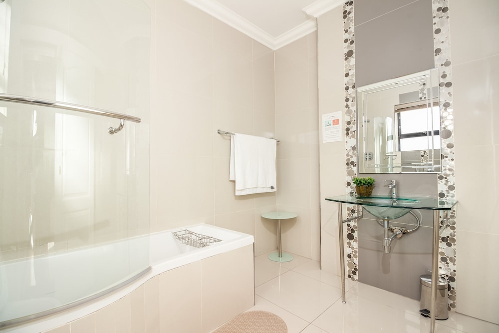 Cashmere Suites 48/50