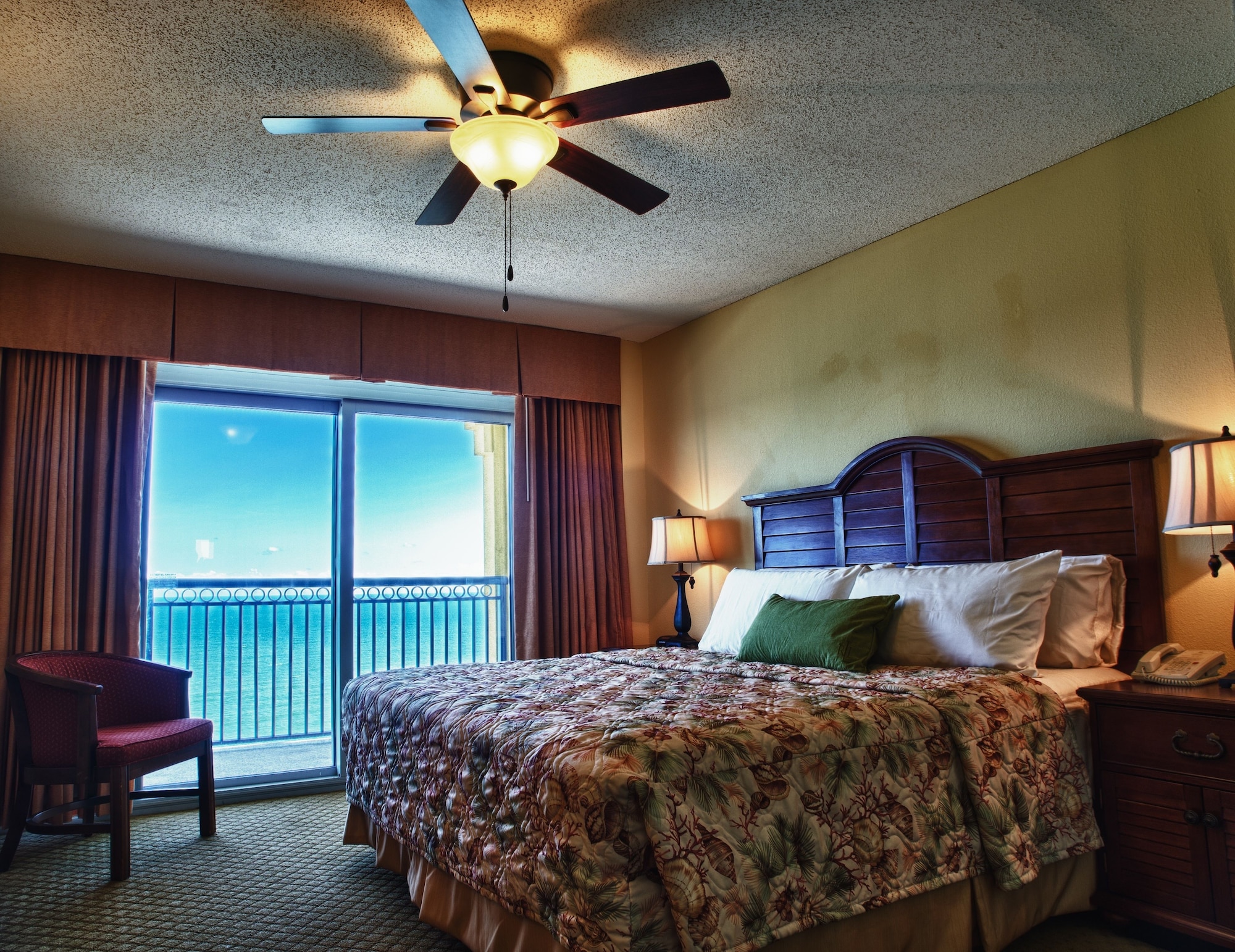 3 BEDROOMS, CONDO, DELUXE, OCEAN FRONT, KITCHEN
