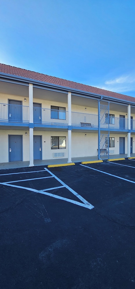 Travel Inn & Suite thumb 4