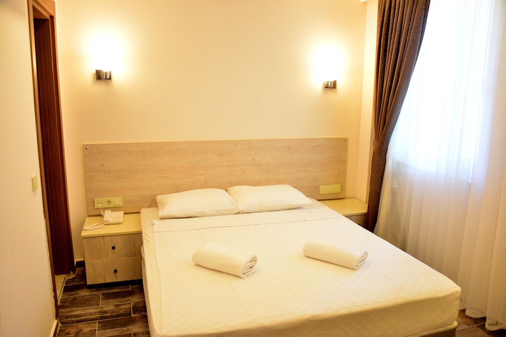 Dream Town Hotel & Restaurant 10/50