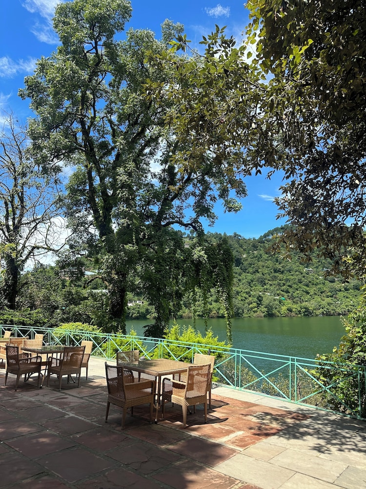 Latitude 29 By The Lake Resort 24/50