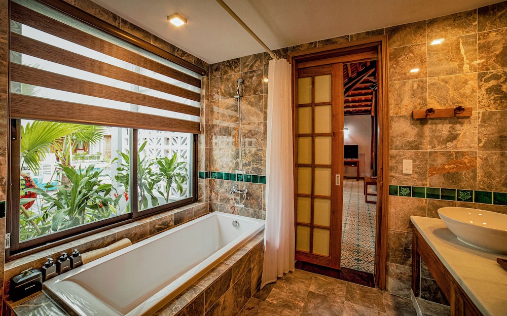 2 Bedrooms, Pool, Family, Villa, King and Twin Beds