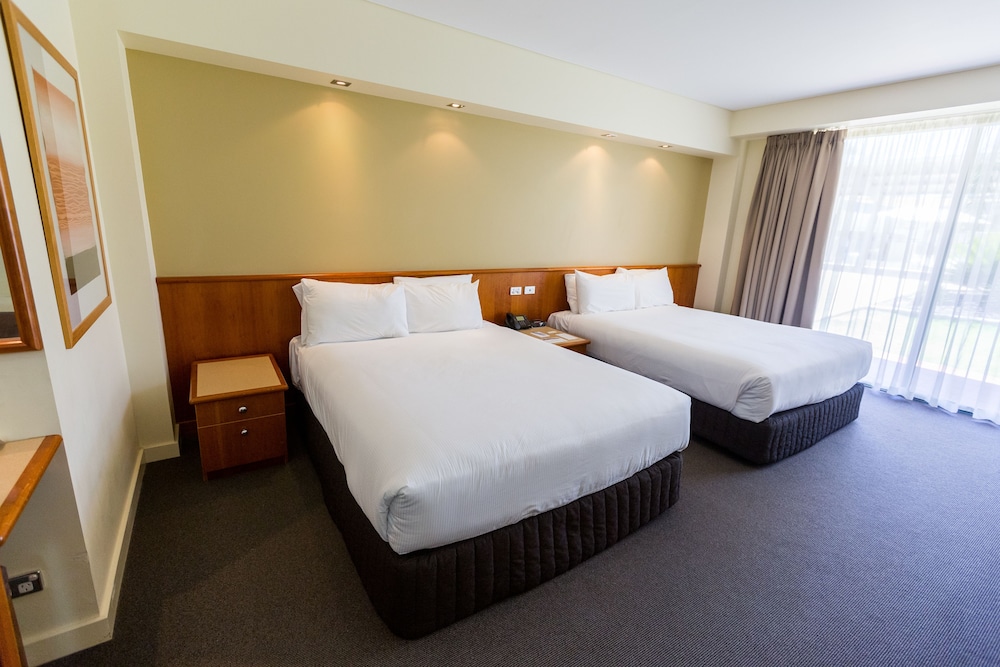 Crowne Plaza Alice Springs Lasseters 10/57