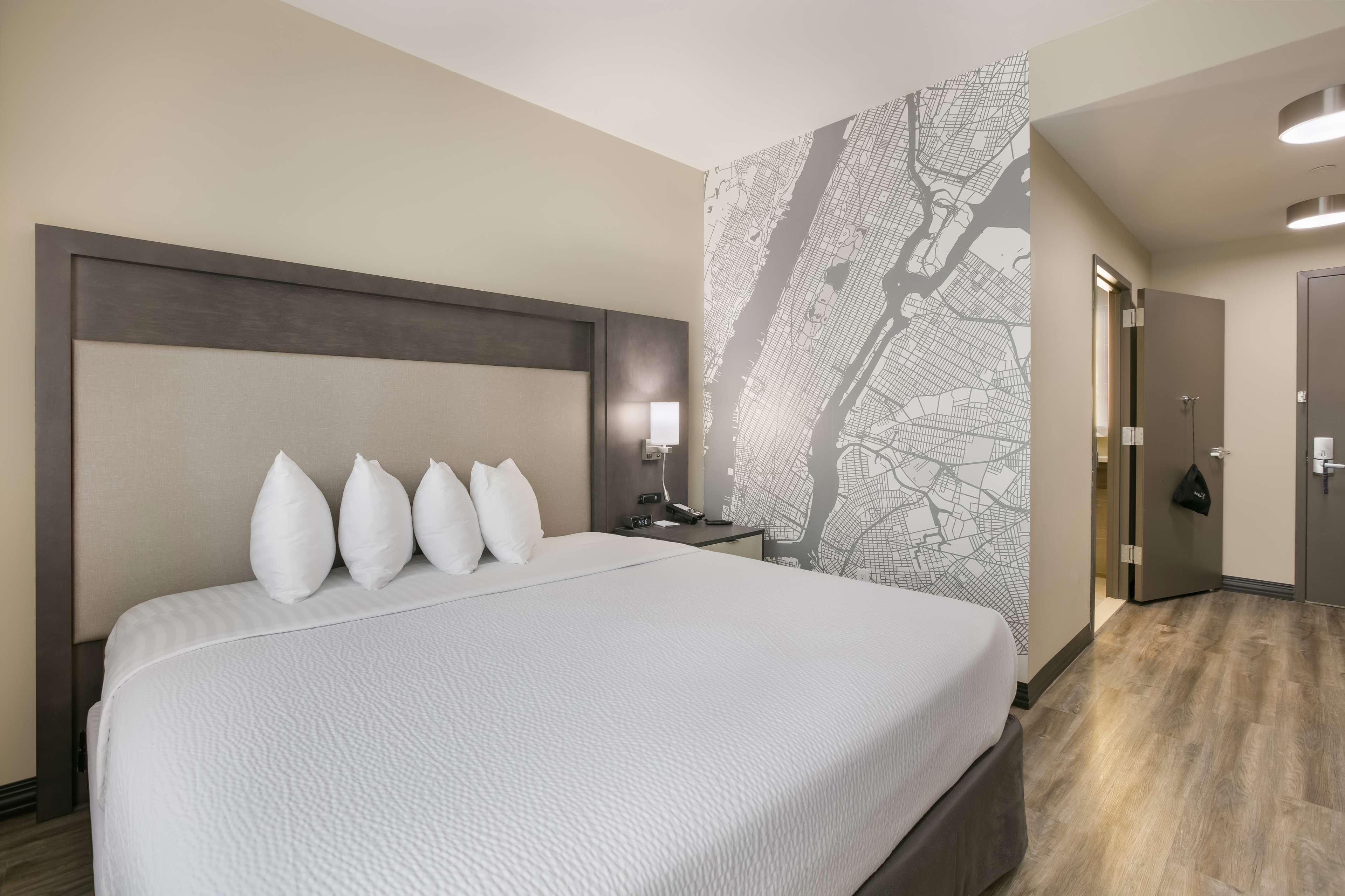 Executive Residency Bronx 14/36