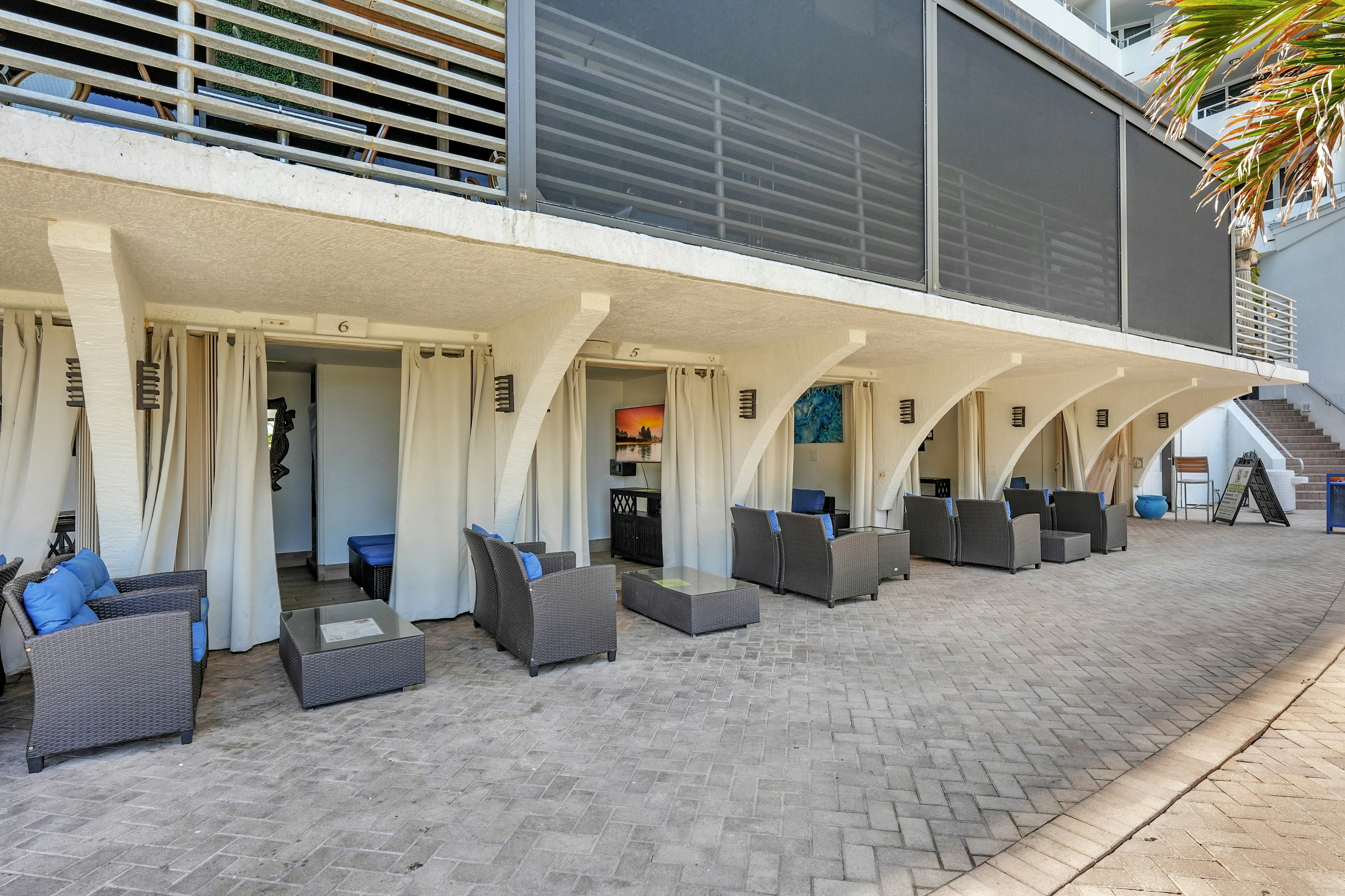 Ocean Manor Beach Resort 51/53