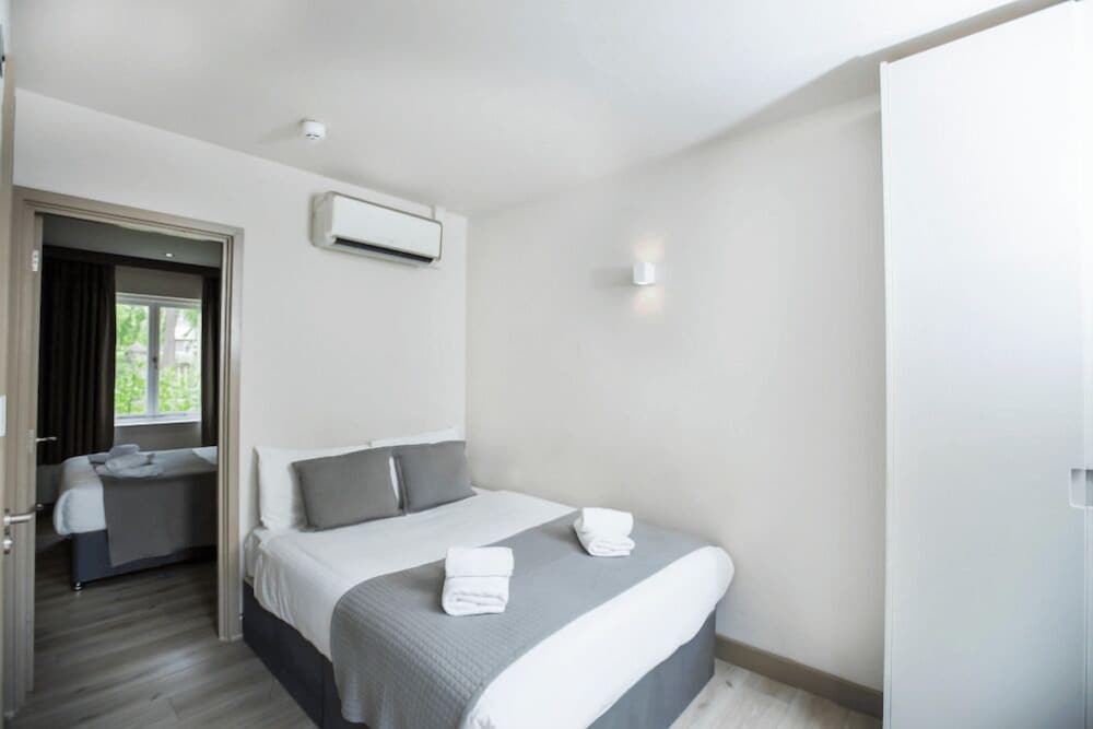Arch Hotel 14/48