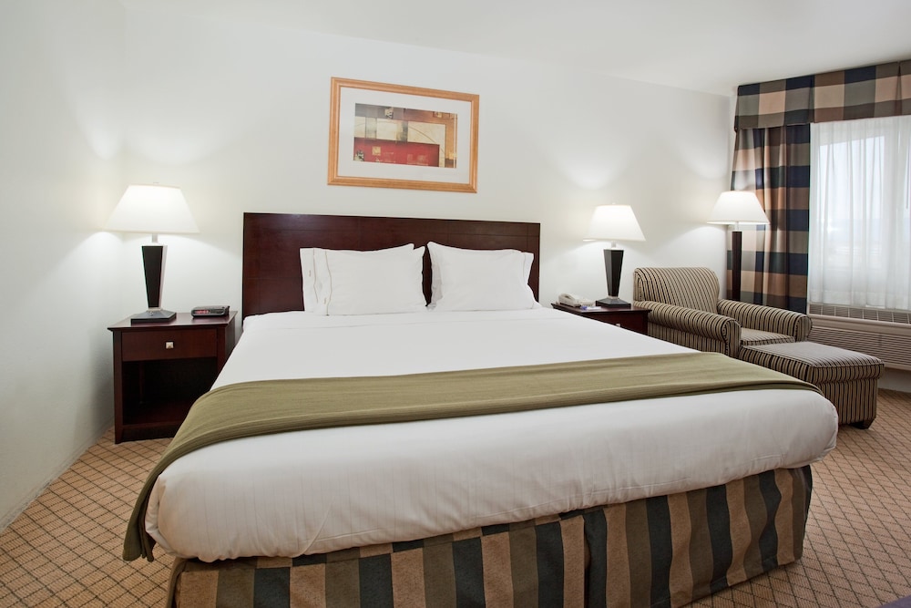 Holiday Inn Express Colorado Springs(Airport) 17/55