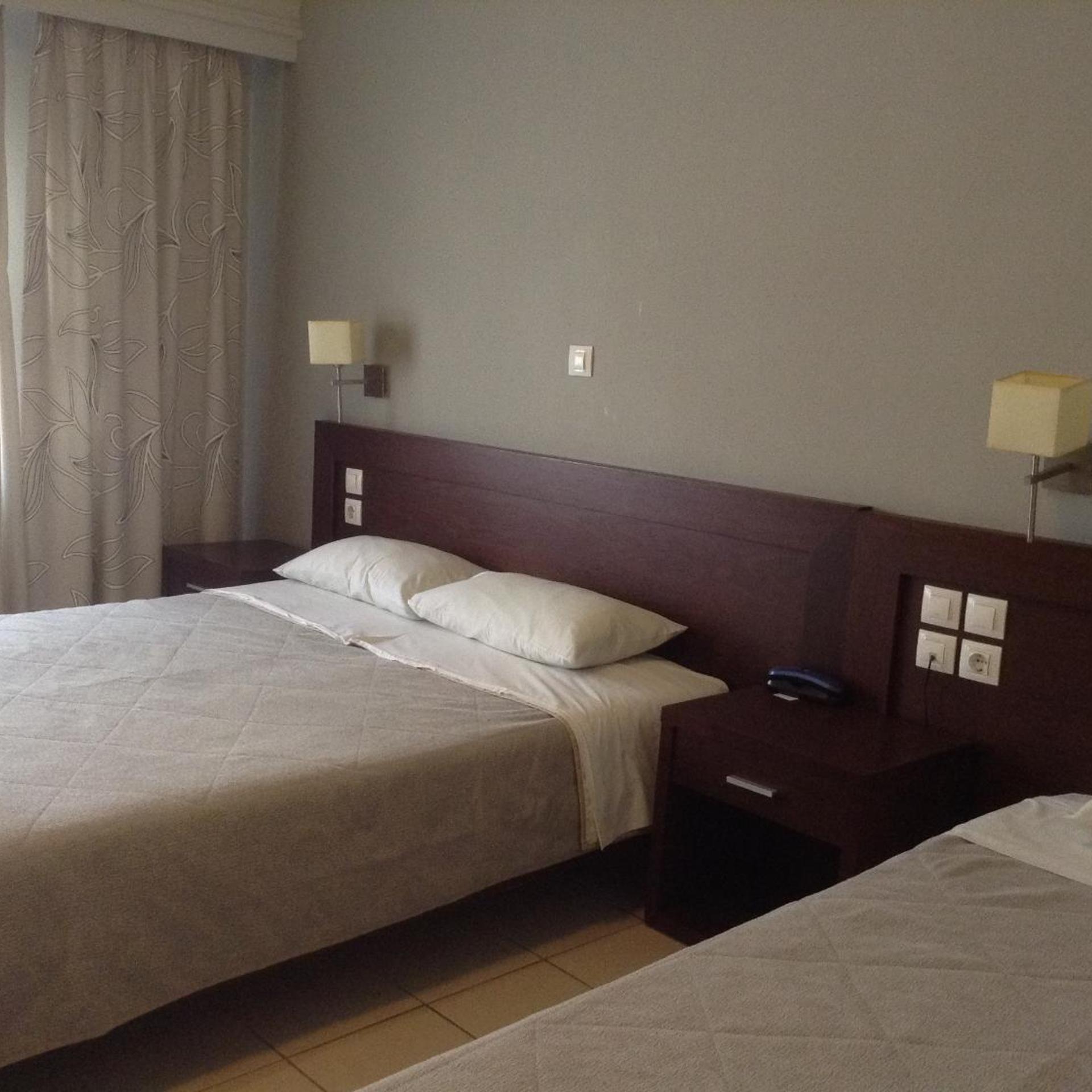 Electra Hotel 12/51