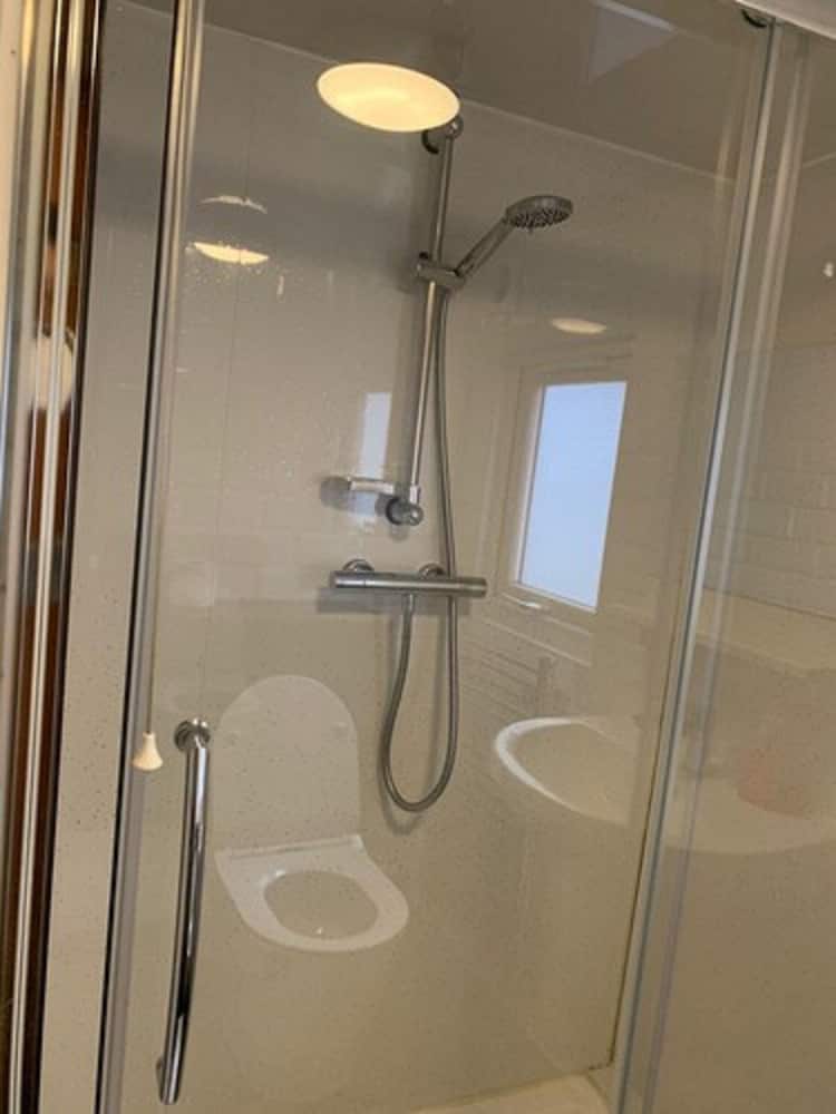 Twickenham Guest House 46/49