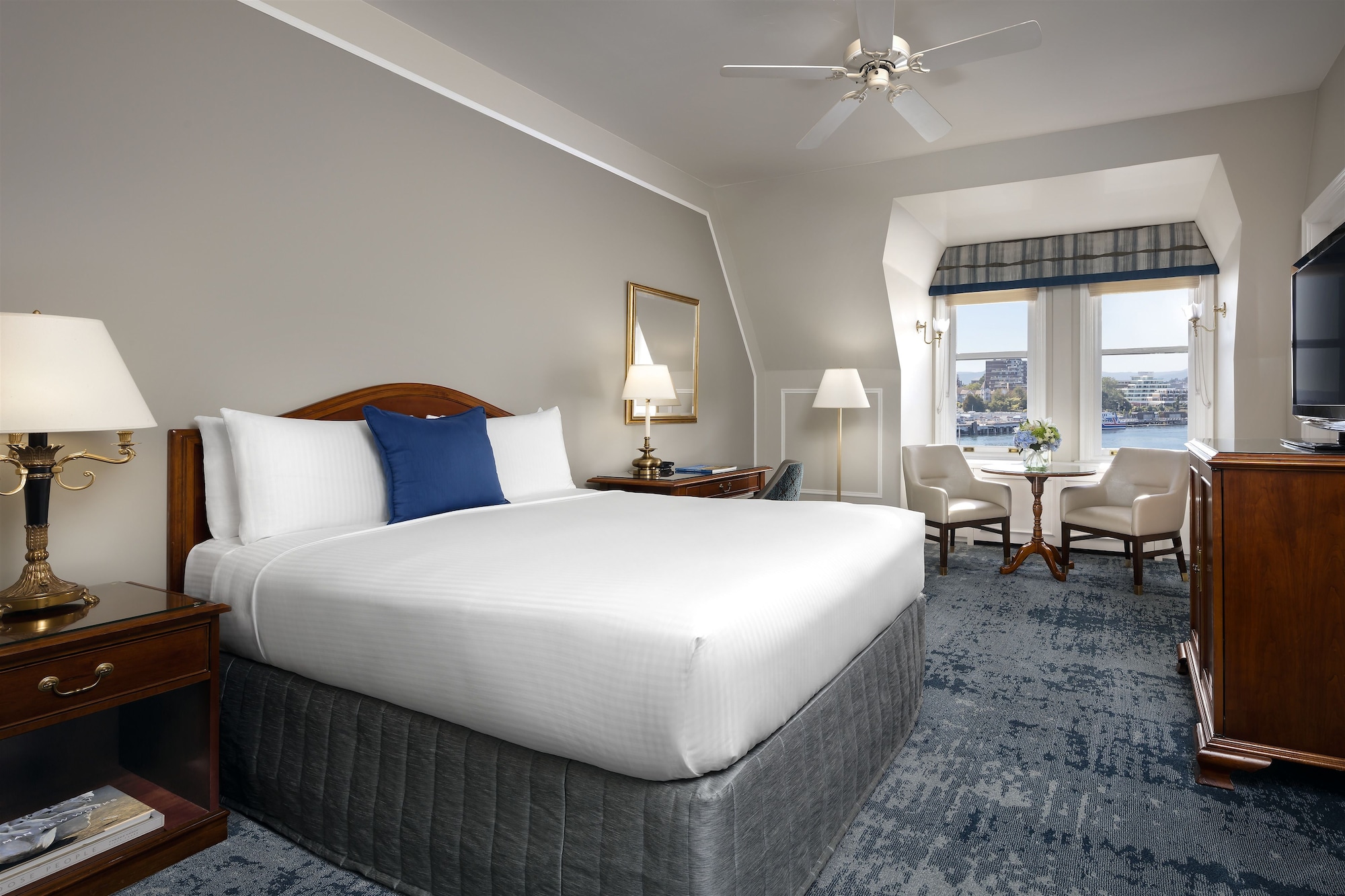Fairmont, Queen Bed, Harbour View