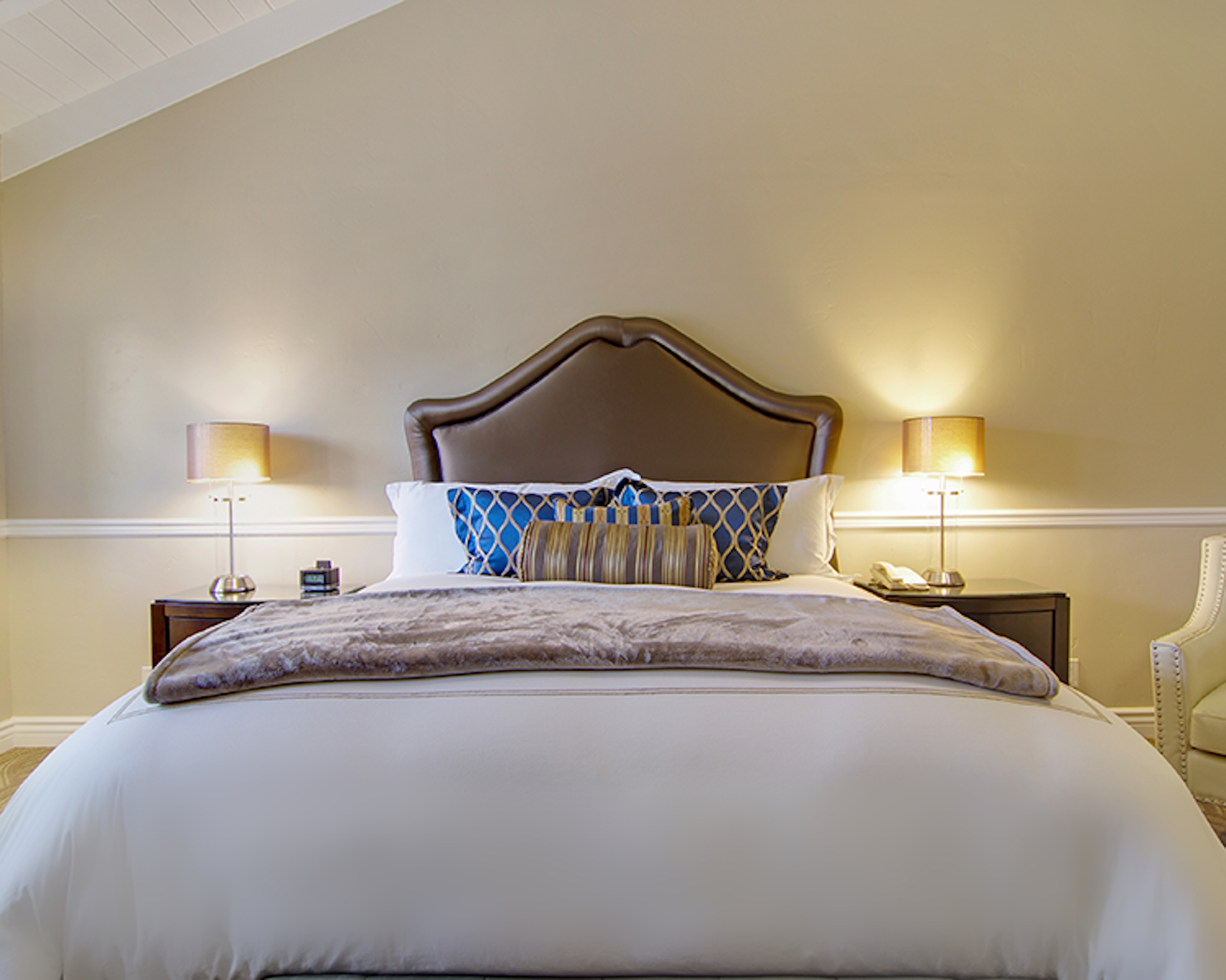 Carriage House Inn 12/35
