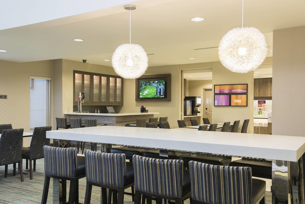 Residence Inn Milwaukee West 28/34