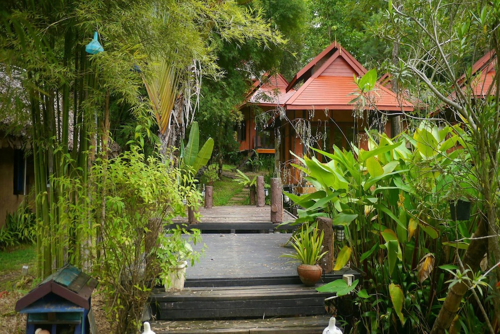 Pho Rak Nah Pai Hotel 31/48