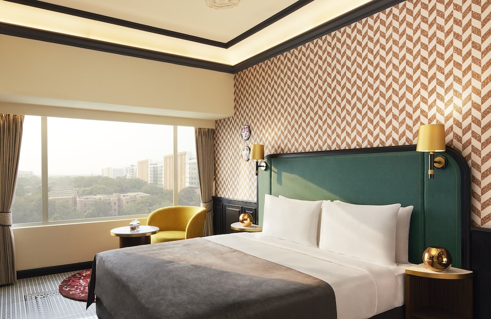 SUPERIOR, KING BED