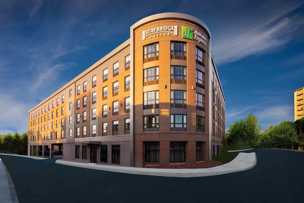Staybridge Suites Quincy 2/67