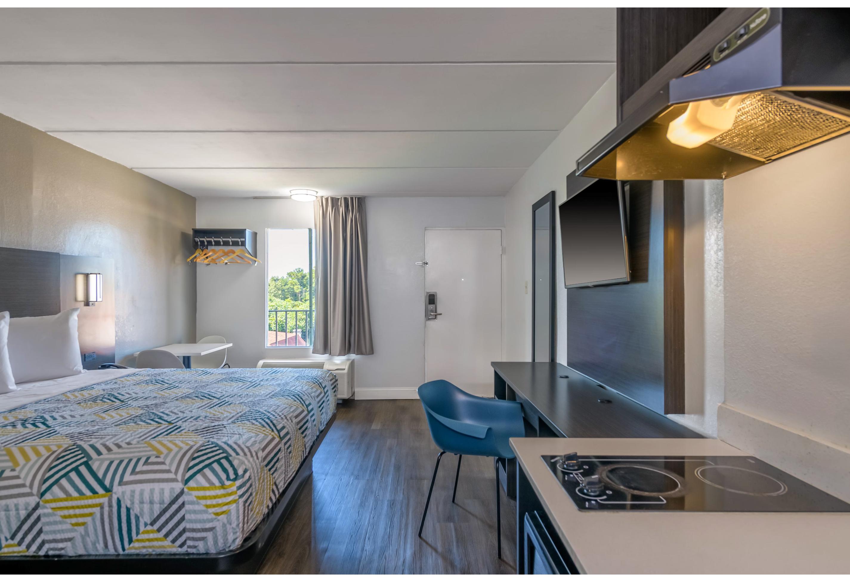 1 King Bed - Smoking, Micfridge، Motel6 Stockbridge, GA - Hwy 138 W 2/3