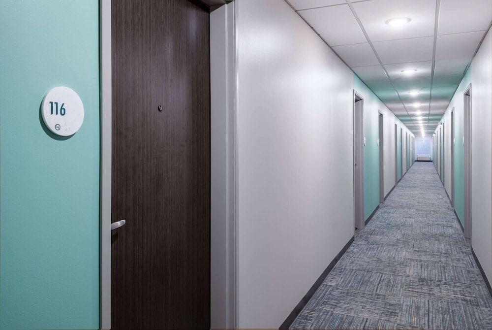 ECHO Suites Extended Stay by Wyndham Richmond West 32/49