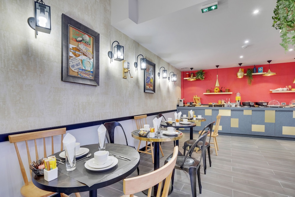 Hotel Lucien & Marinette 33/46